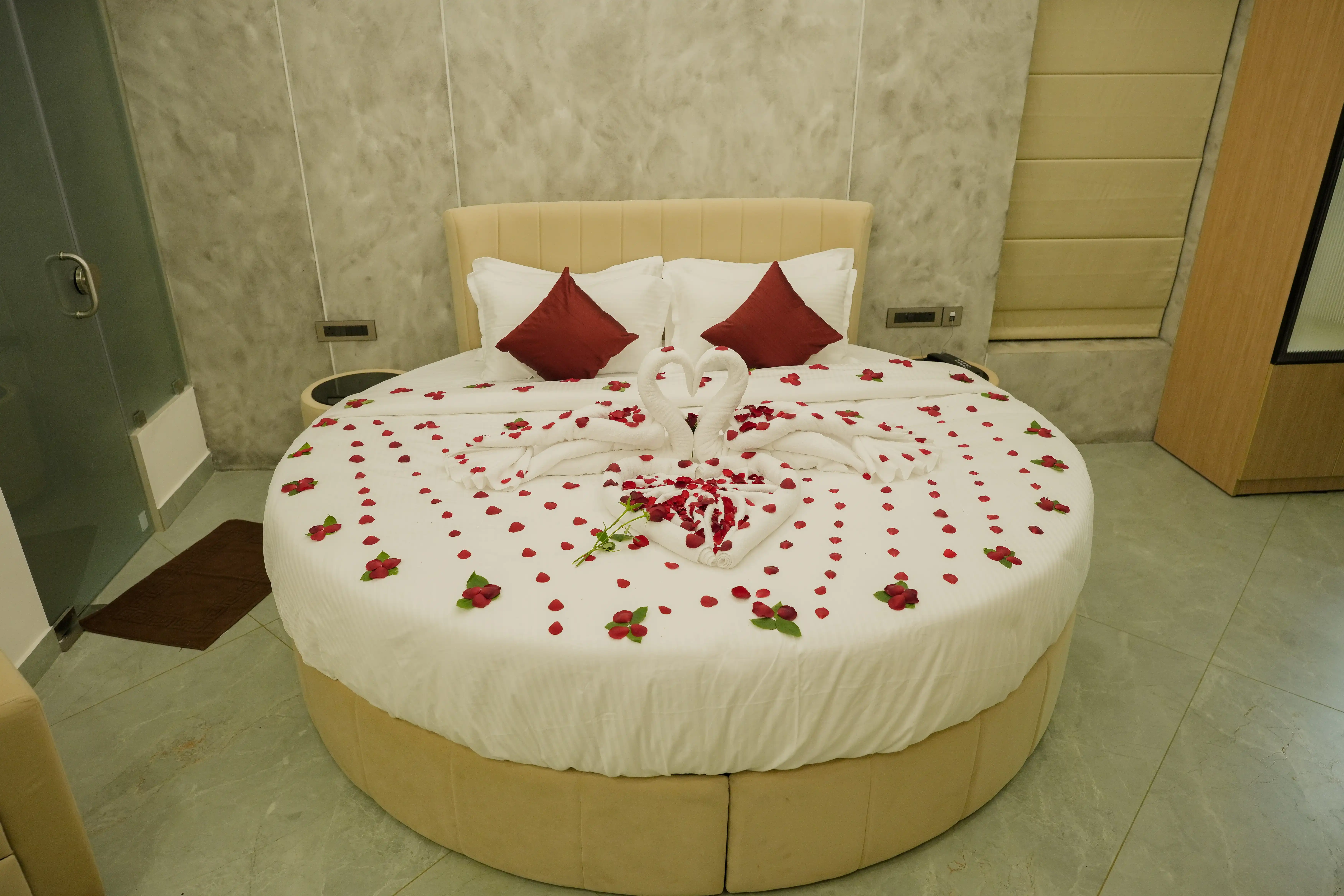 Round Bed